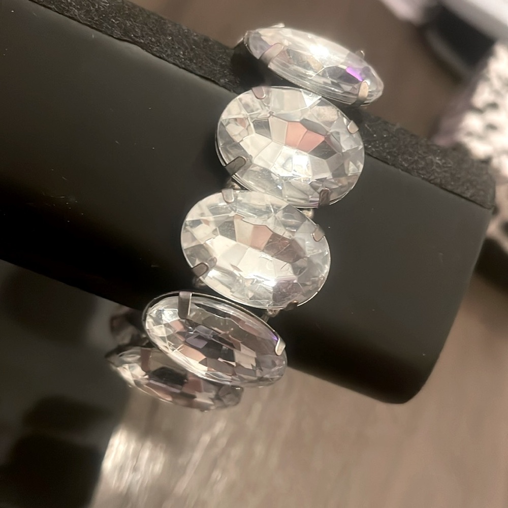 Costume jewelry bracelet